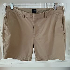 J Crew 7” khaki Tech Shorts Men’s sz 32